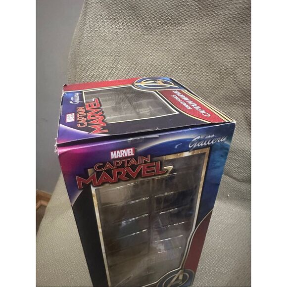 Diamond Select Gallery Binary Force Captain Marvel PVC Diorama Game Stop - Picture 8 of 10